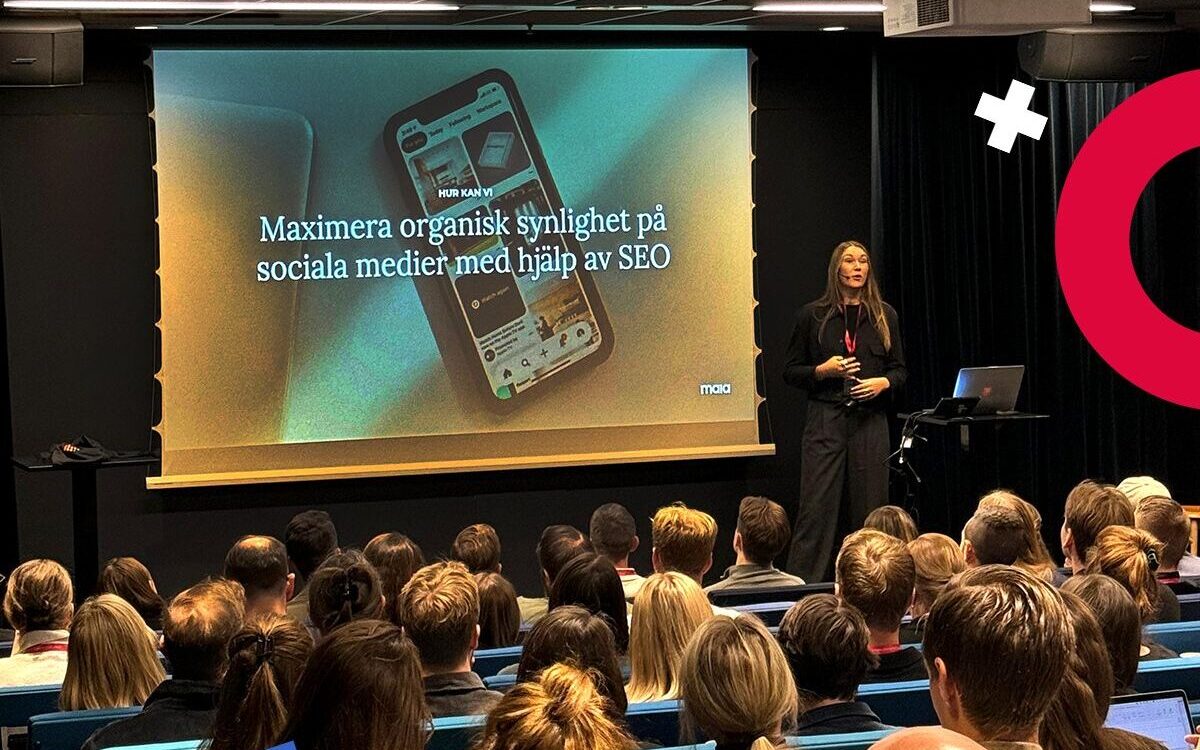 Konferensdeltagare lyssnar under en presentation på SEO Vibes